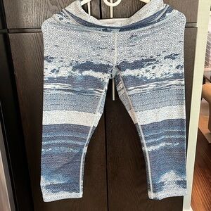 EUC Lucy yoga Capri. Size small